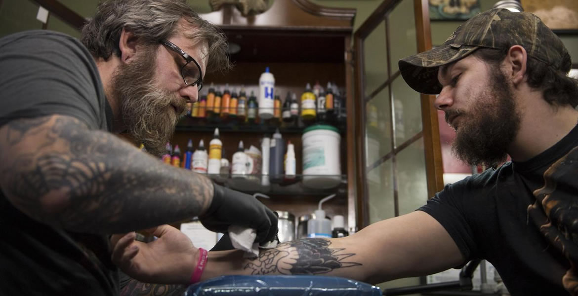 Como aliviar a quien lleva el odio en la piel