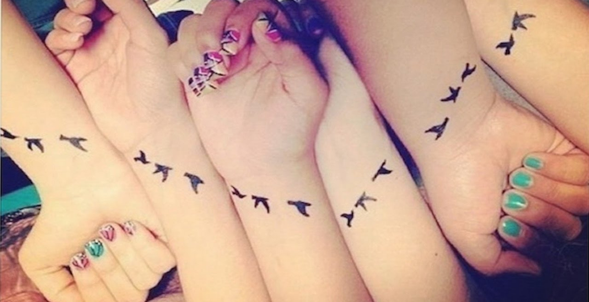 ¿Que tal celebrar la amistad con un tatuaje?